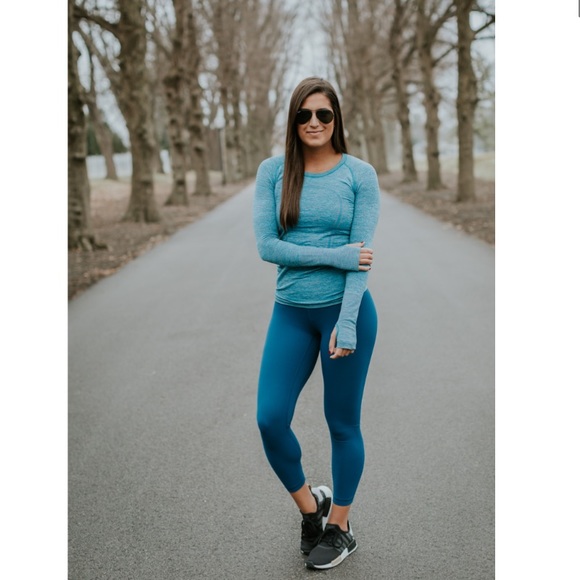 *SOLD Lululemon Align 7/8 leggings Poseidon blue - Picture 3 of 12